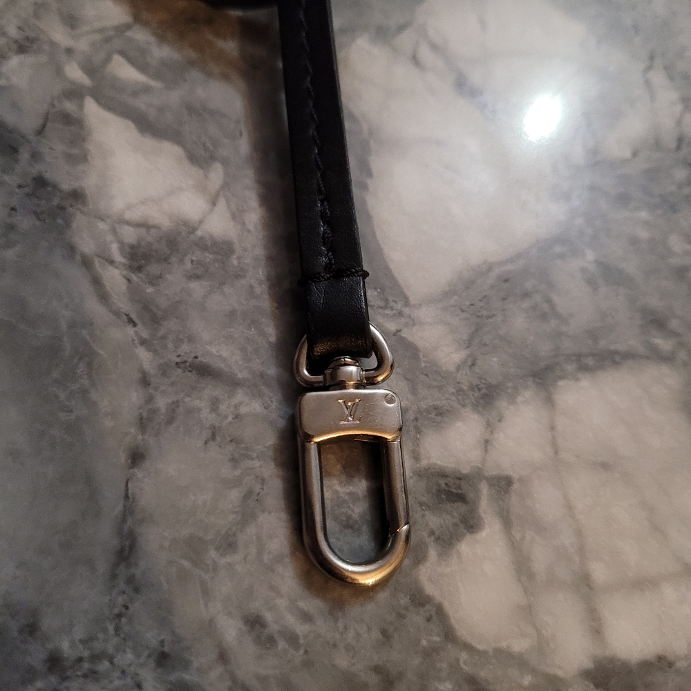 SOLD Neverfull Pouch with Inclusions- Epi Noir - Picture 10 of 16